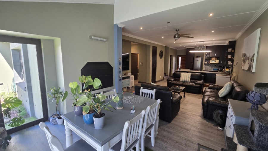 3 Bedroom Property for Sale in Woodland Hills Free State